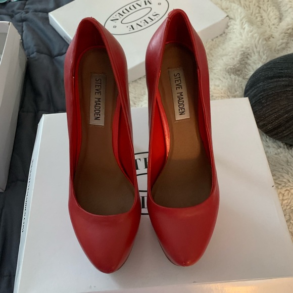 Red Steve Madden Heels - Picture 3 of 6